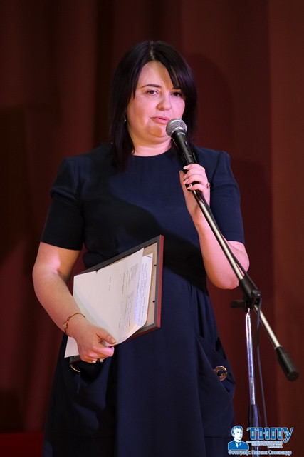 Начальник управління освіти та науки Тернопільської обласної державної адміністрації Хома Ольга Зіновіївна з вітальним адресом історичному факультету.